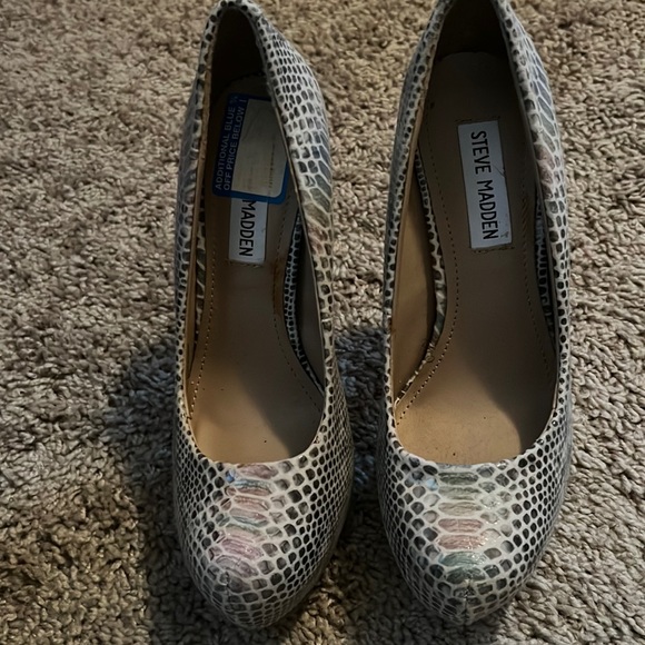 Steve Madden - Picture 1 of 2